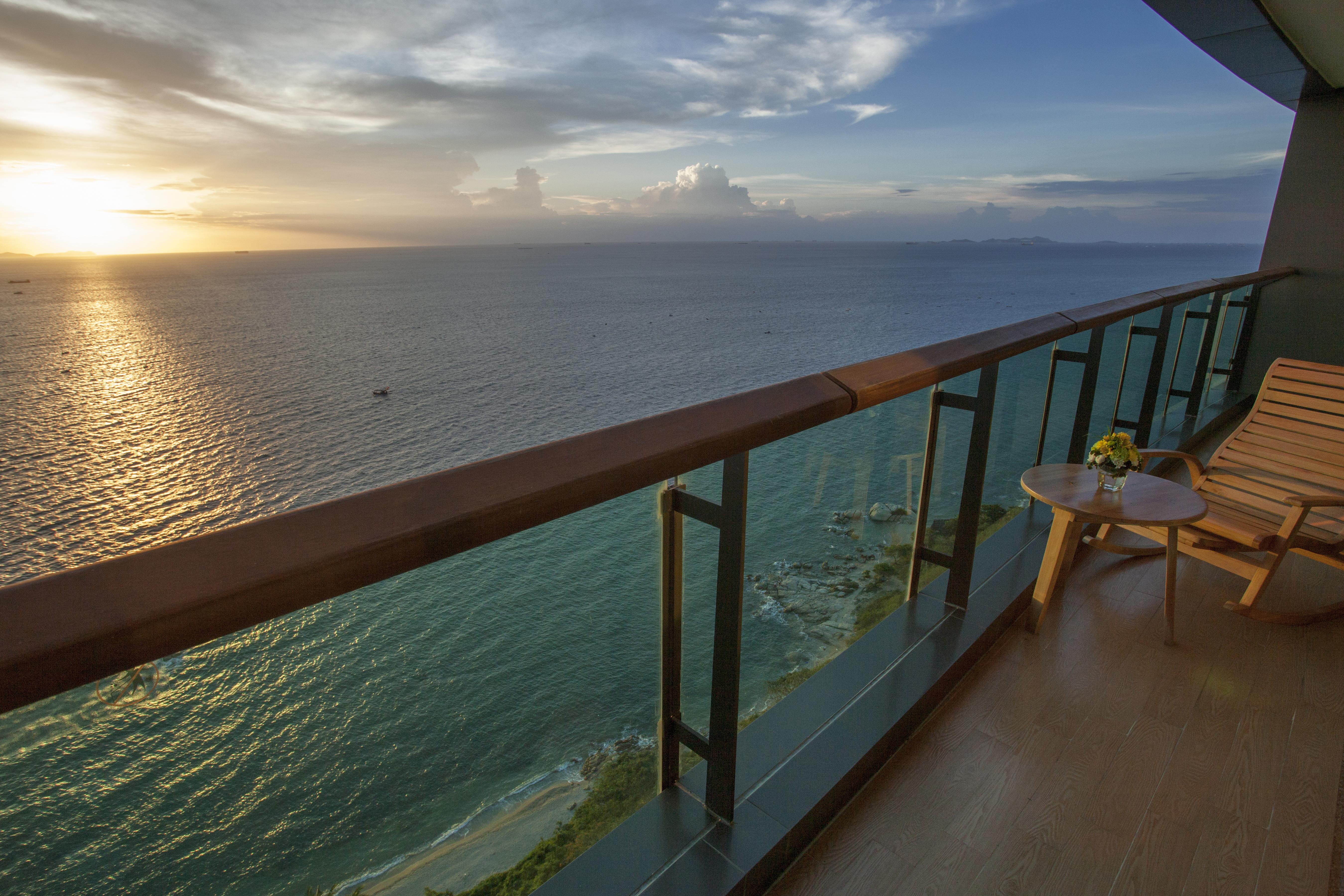 Cape Dara Resort Патая Екстериор снимка